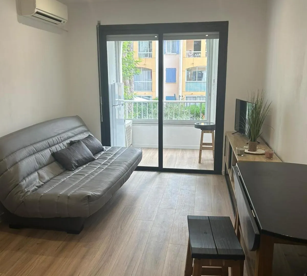 Location Vacances T2 Frejus Apartment